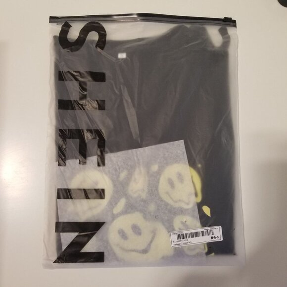 NEW SHEIN Smile Face Print Tee Size S Color Black - Picture 4 of 6